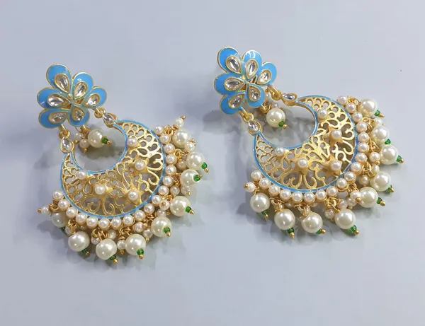 Gold_&_Turquoise_Alloy_Push_Back_Ethnic_Chandbali_Earring_For_Women