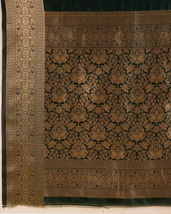 Dark_Green_Color_Soft_Kanchipuram_Silk_Saree_With_Zari_Weaving_Work