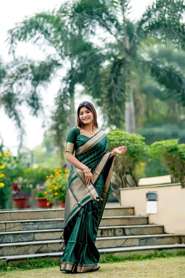 Green_Soft_Banarasi_Raw_Silk_Saree_With_Zari_Lining_Weaving_Work