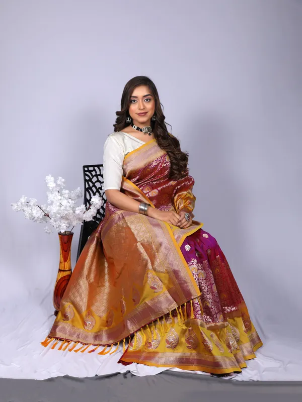 Magenta_Kanchipuram_Silk_Saree_With_Zari_Weaving_Work
