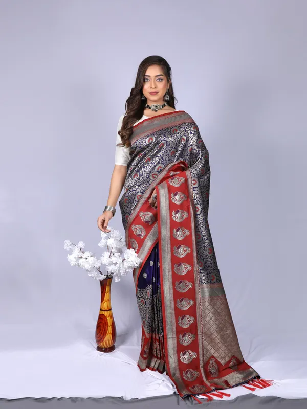 Navy_Blue_Kanchipuram_Silk_Saree_With_Zari_Weaving_Work