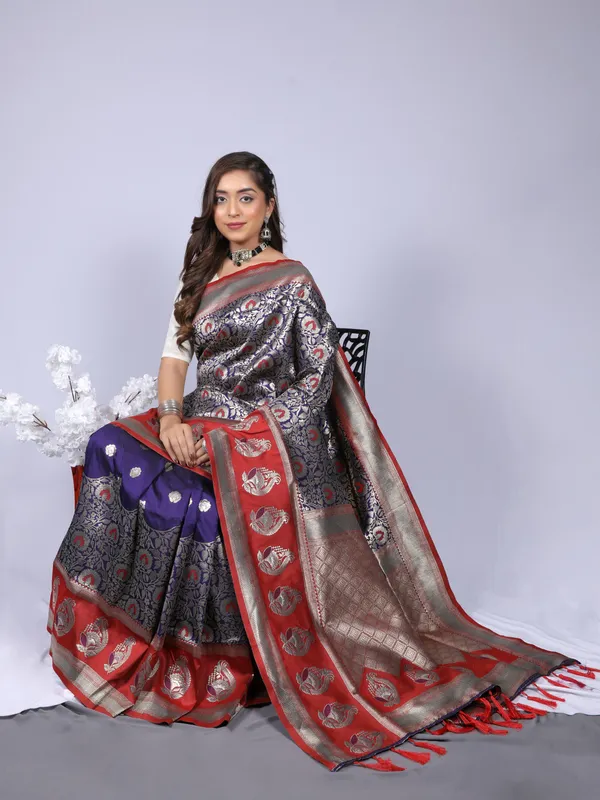 Navy_Blue_Kanchipuram_Silk_Saree_With_Zari_Weaving_Work
