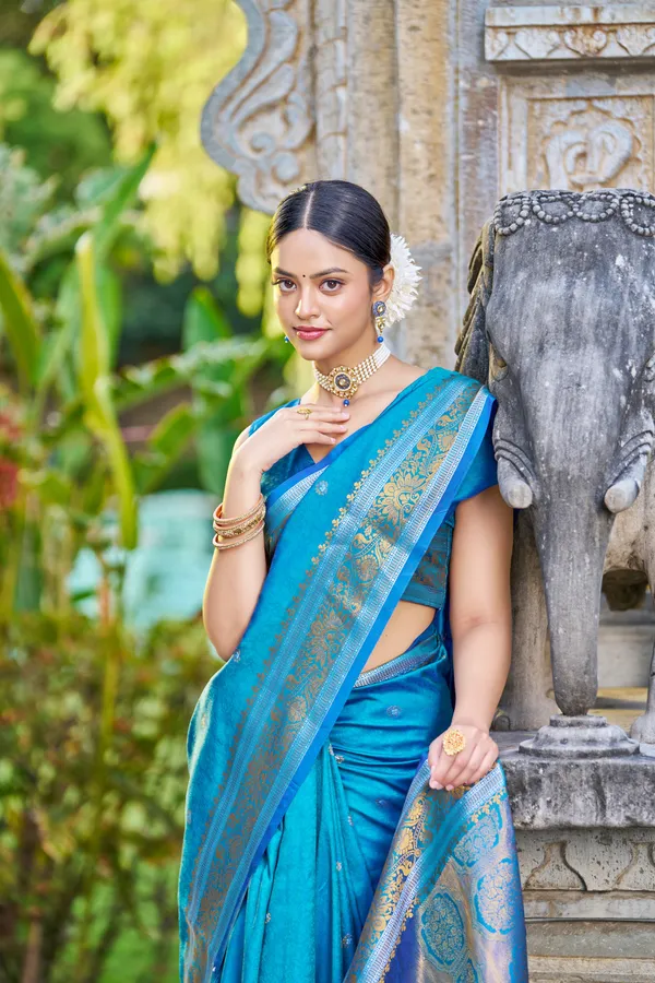 Rama_Green_Color_Banarasi_Silk_Saree_With_Zari_Weaving_Work