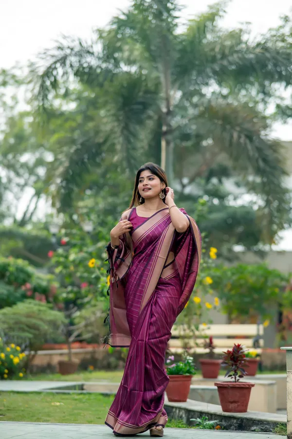 Rani_Pink_Soft_Banarasi_Raw_Silk_Saree_With_Zari_Lining_Weaving_Work