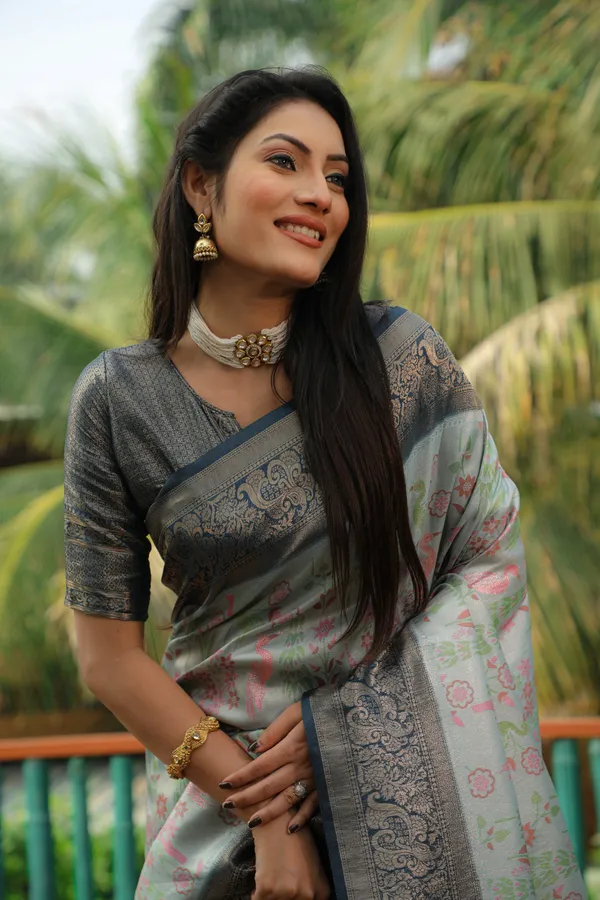 Sky_Blue_Kanjivaram_Silk_Saree_With_Zari_Weaving_Work