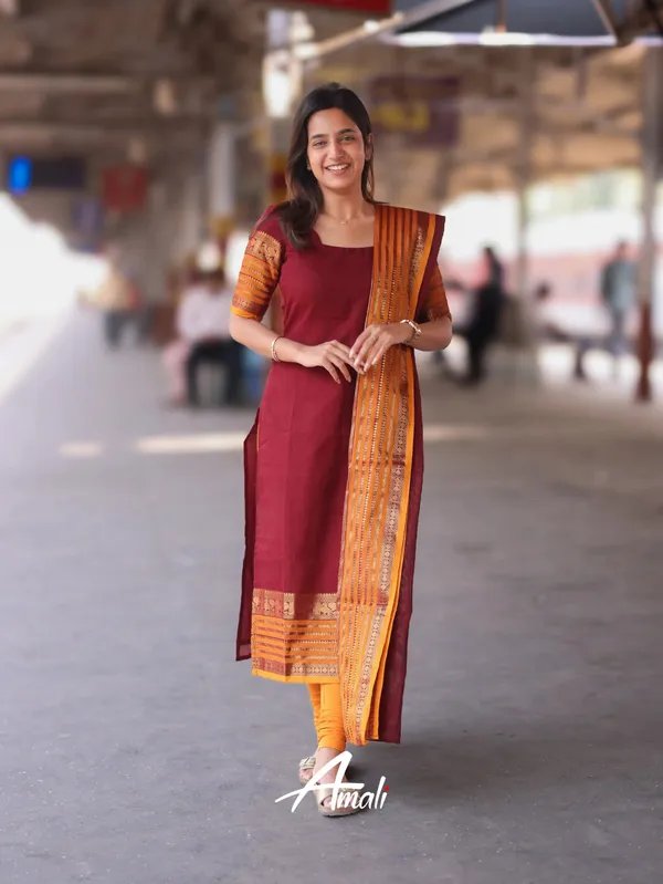 Maroon_Kurta_&_Pant_Set_with_Dupatta