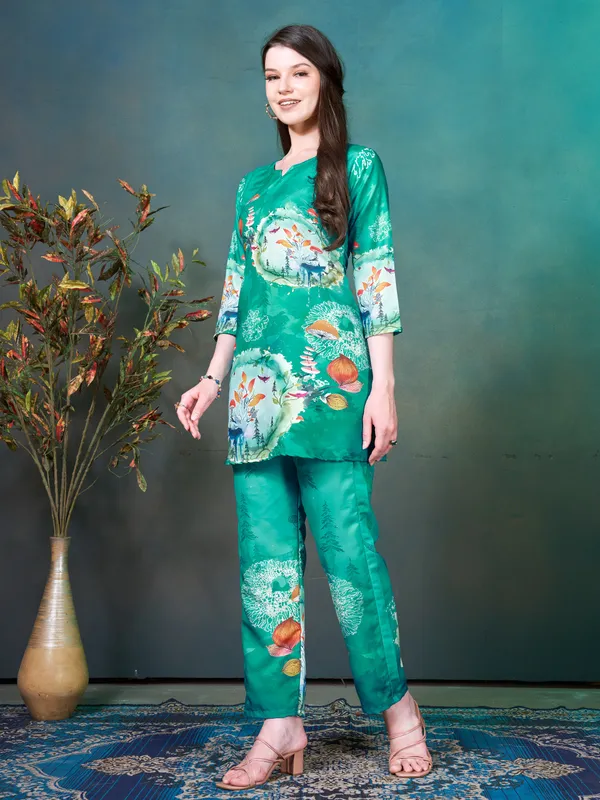 Green_With_Multifloral?Print_Rayon_Blend_Kurti_for_Women
