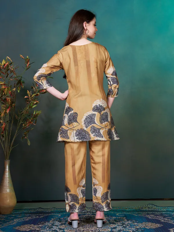 Mustard_and_Black_Flower_Printed_Rayon_Blend_Co-ord_Set_for_Women