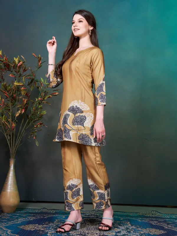 Mustard_and_Black_Flower_Printed_Rayon_Blend_Co-ord_Set_for_Women