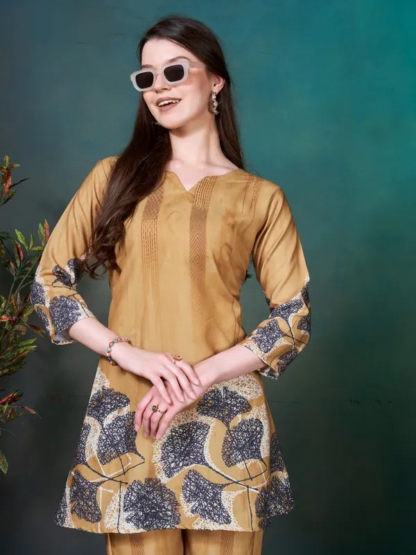 Mustard_and_Black_Flower_Printed_Rayon_Blend_Co-ord_Set_for_Women