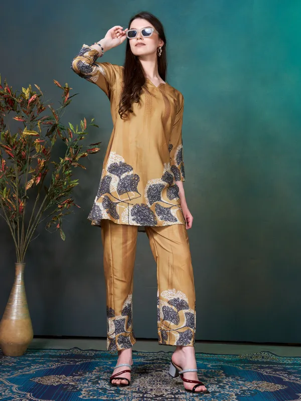 Mustard_and_Black_Flower_Printed_Rayon_Blend_Co-ord_Set_for_Women