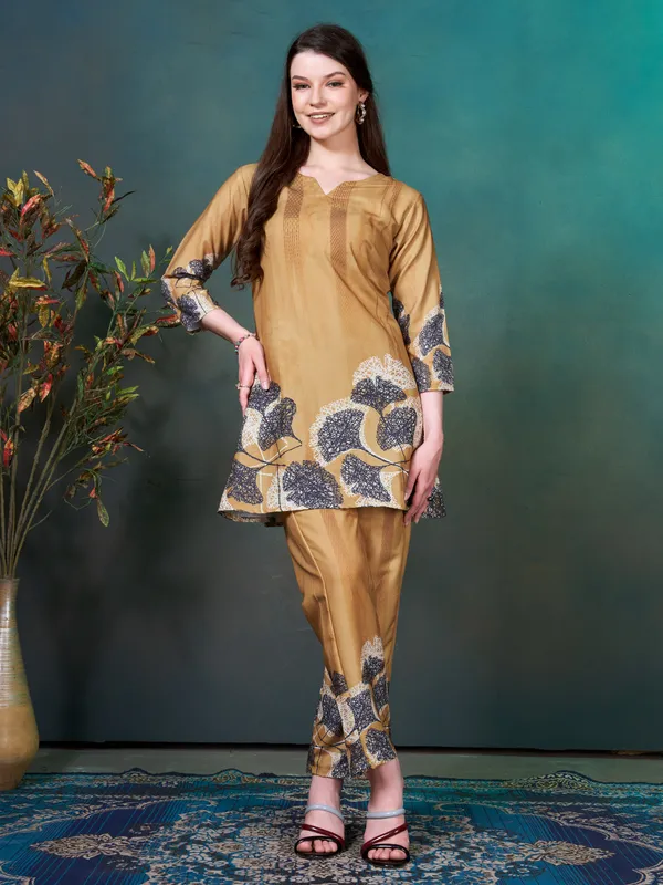 Mustard_and_Black_Flower_Printed_Rayon_Blend_Co-ord_Set_for_Women