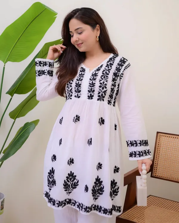 WHITE_RAYON_PRINTED_KURTA_PANT_