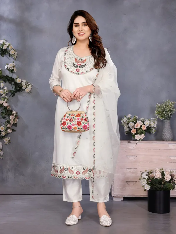 WHITE_COTTON_EMBROIDERED_KURTA_PANT_AND_DUPATTA_SET