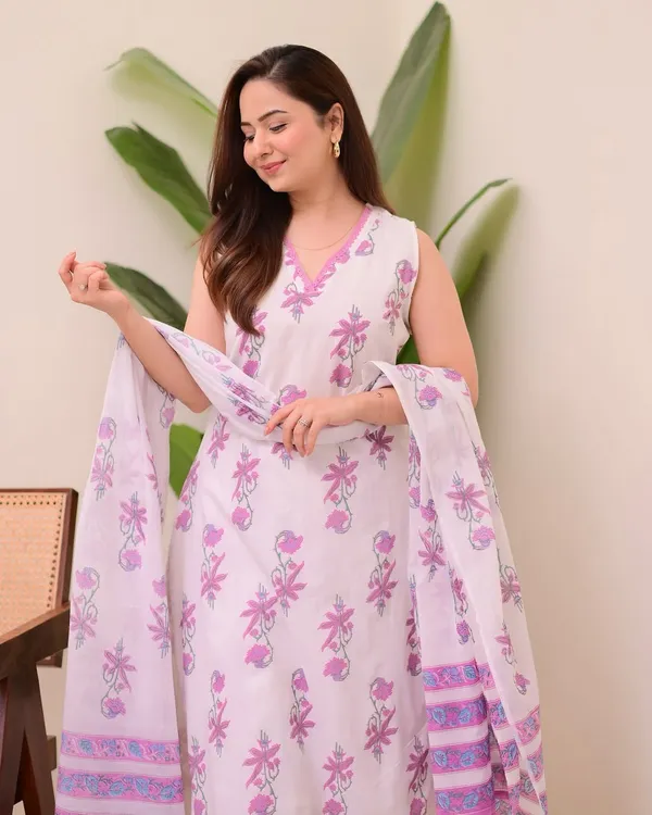 WHITE_AND_PINK_PRINTED_KURTA_PANT_AND_DUPATTA_SET