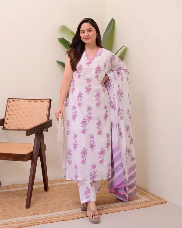 WHITE_AND_PINK_PRINTED_KURTA_PANT_AND_DUPATTA_SET