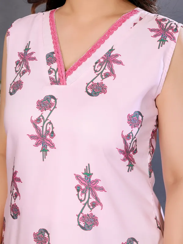WHITE_AND_PINK_PRINTED_KURTA_PANT_AND_DUPATTA_SET
