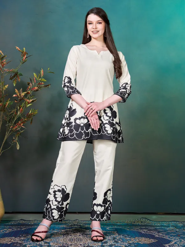 Off_White_&_Black_Flower_Printed_Rayon_Blend_Co-ord_Set_for_Women