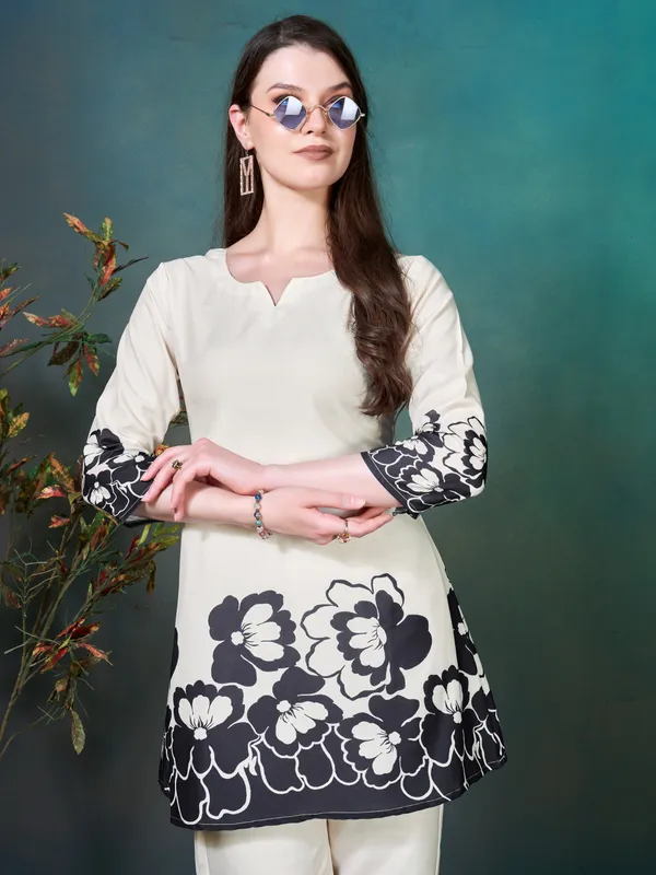 Off_White_&_Black_Flower_Printed_Rayon_Blend_Co-ord_Set_for_Women