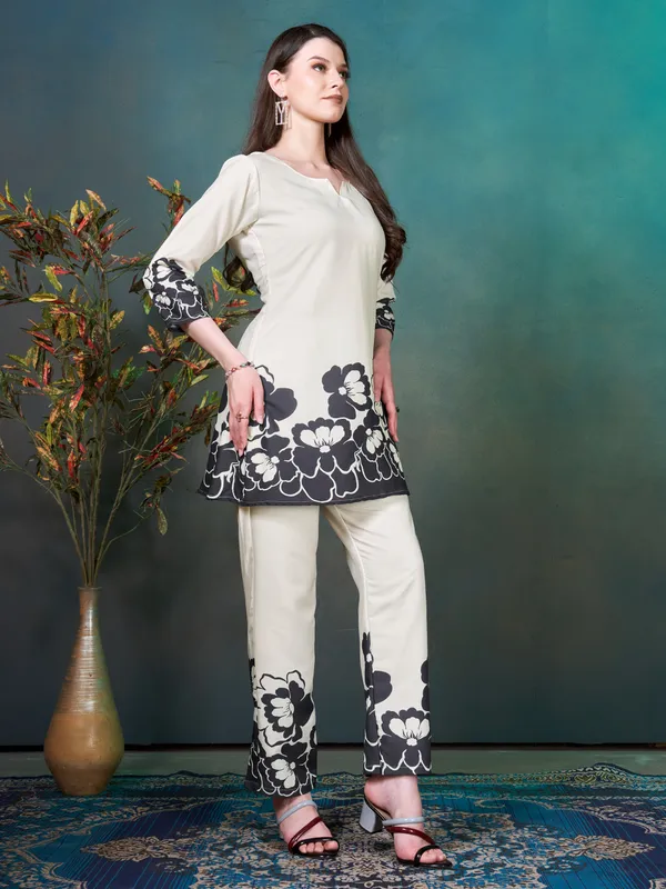 Off_White_&_Black_Flower_Printed_Rayon_Blend_Co-ord_Set_for_Women
