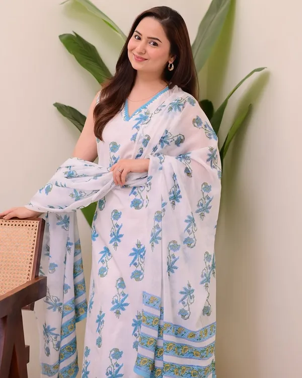 WHITE_AND_BLUE_PRINTED_V-_NECK_KURTA_PANT_SET_WITH_DUPATTA