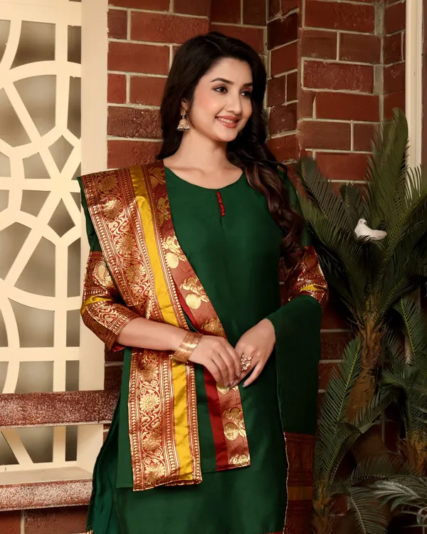 GREEN_AND_RED_PRINTED_ROUND_NECK_KURTA_PANT_SET_WITH_DUPATTA__SET