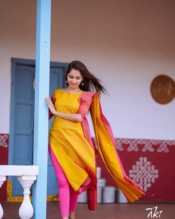 Yellow_Kurta_Set_with_Dupatta