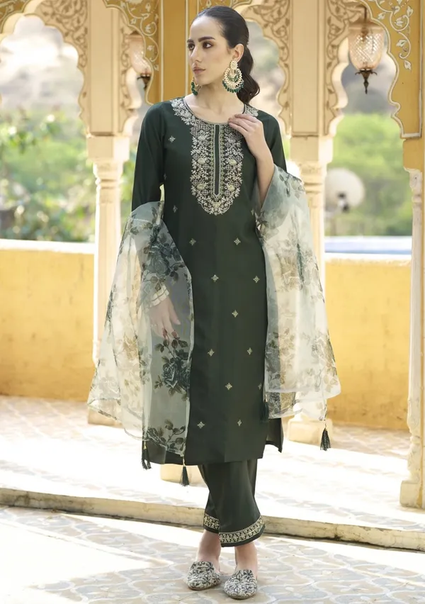 GREEN_EMBROIDERED_ROUND_NECK_KURTA_PANT_SET_WITH_DUPATTA