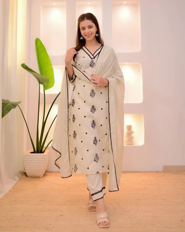 Cream_Kurta_&_Pant_Set_with_Dupatta