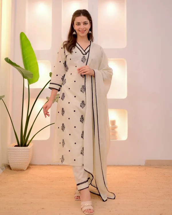 Cream_Kurta_&_Pant_Set_with_Dupatta