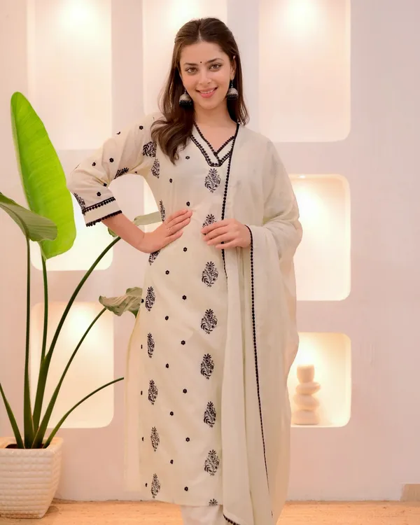 Cream_Kurta_&_Pant_Set_with_Dupatta