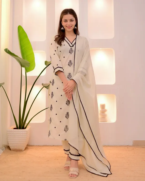 Cream_Kurta_&_Pant_Set_with_Dupatta