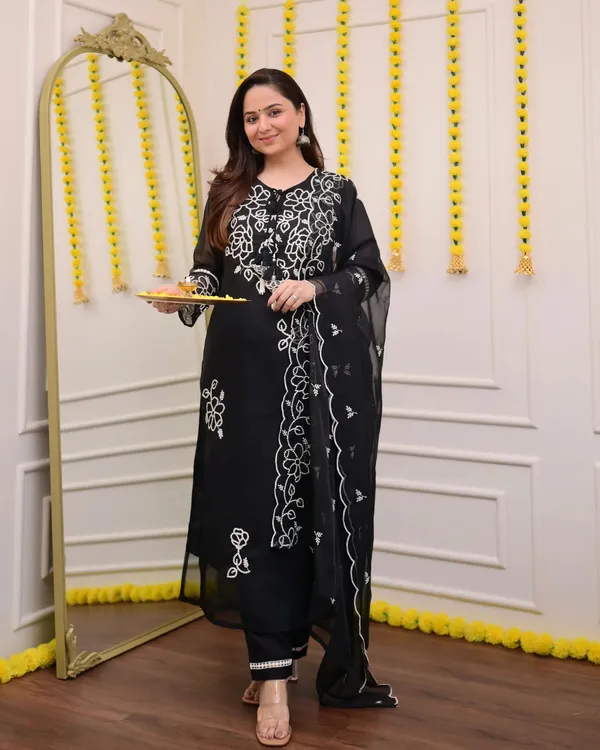Black_Kurta_&_Pant_Set_with_Dupatta