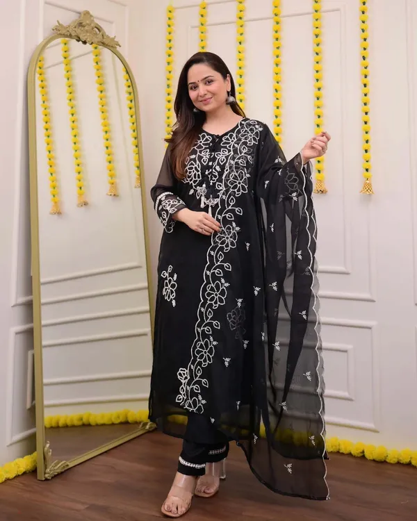 Black_Kurta_&_Pant_Set_with_Dupatta
