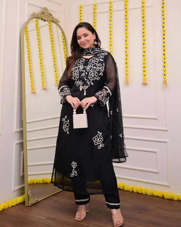 Black_Kurta_&_Pant_Set_with_Dupatta