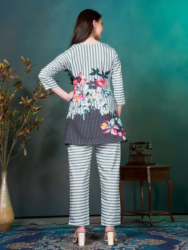 White_&_Grey_Floral_Printed_Rayon_Blend_Co-ord_Set_for_Women