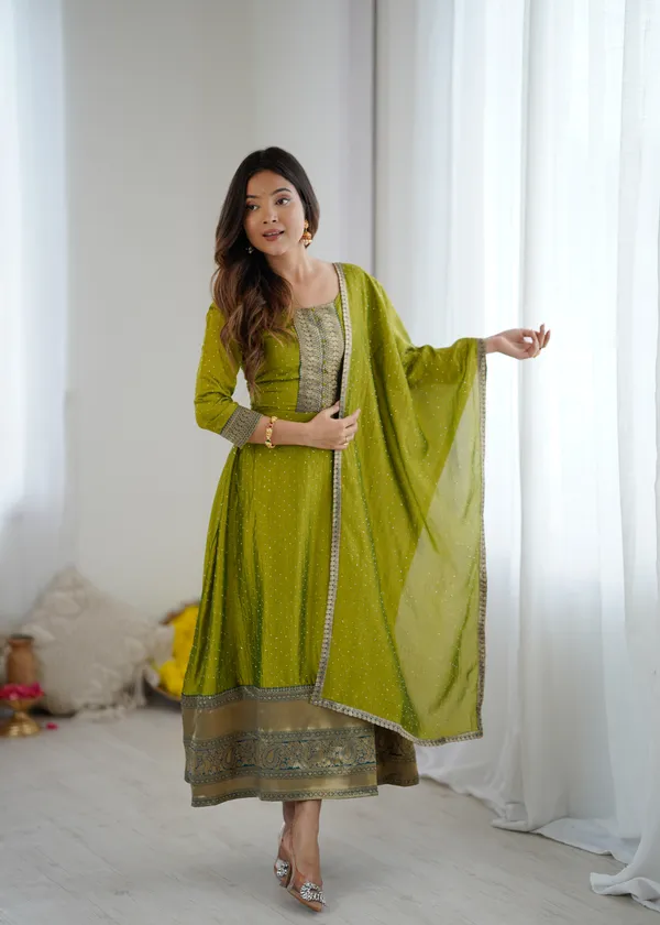 Mehndi_Kurta_&_Pant_Set_with_Dupatta