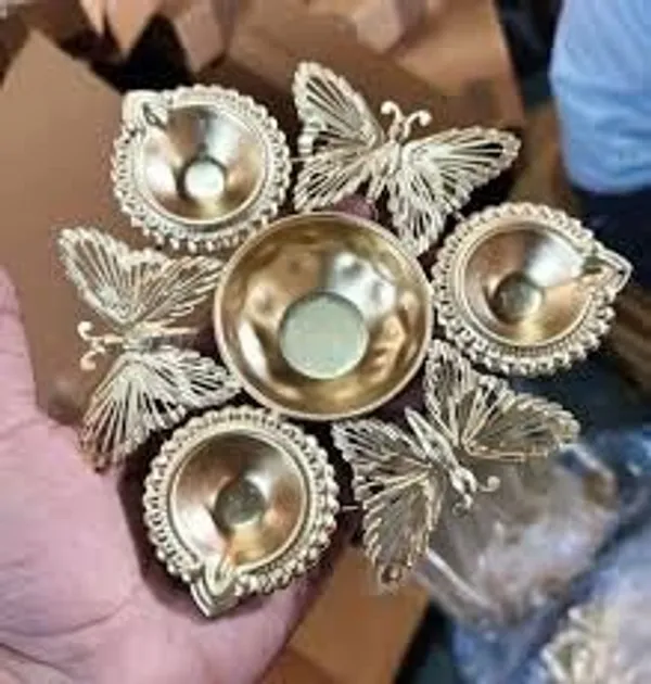 Golden_Butterfly_Diya_Urli_10"
