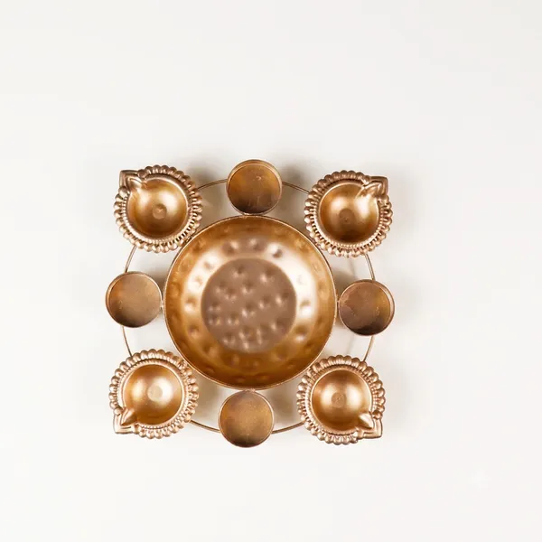 Golder_Diya_Urli_With_Candle_Holder_8"