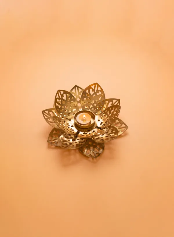 Tea_Light_With_Golden_Finish_