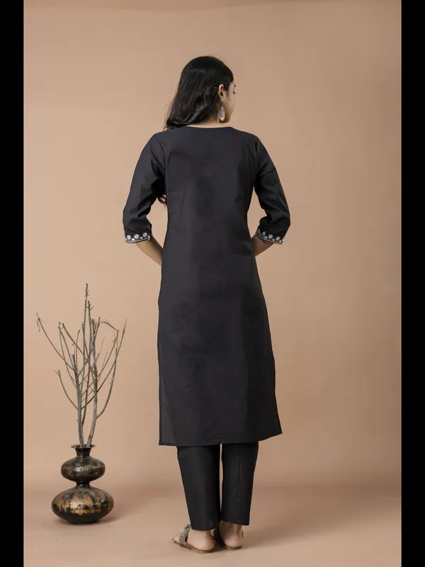 Black_Embroidered_Cotton_Straight_Kurta_With_Pant_And_Dupatta