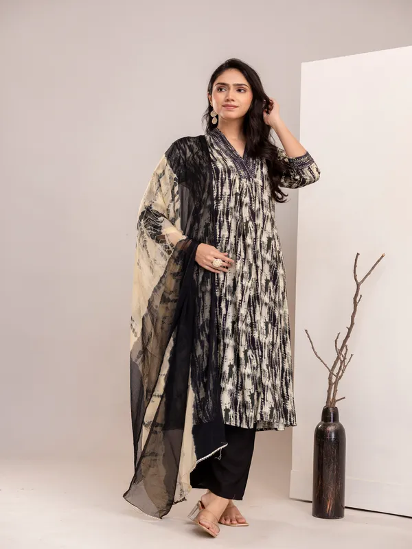 Black_Anarkali_Printed_Anarkali_Kurta_With_Pant_And_Dupatta_Women_And_Girls