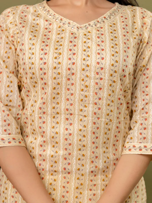 Peach_Straight_Cotton_Printed_Kurta_With_Pant_And_Dupatta_Women_And_Girls