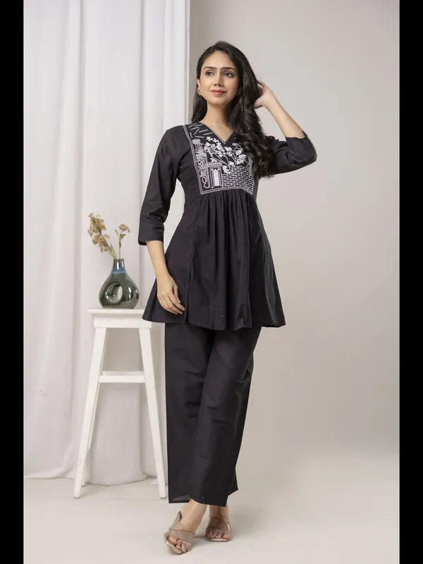 Black_Solid_Embellished_Co-Ord_Set_For_Women