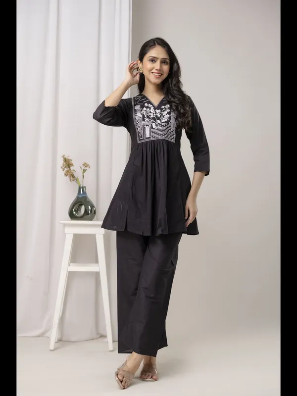 Black_Solid_Embellished_Co-Ord_Set_For_Women