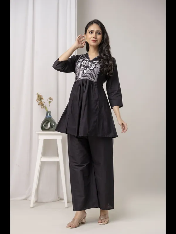 Black_Solid_Embellished_Co-Ord_Set_For_Women
