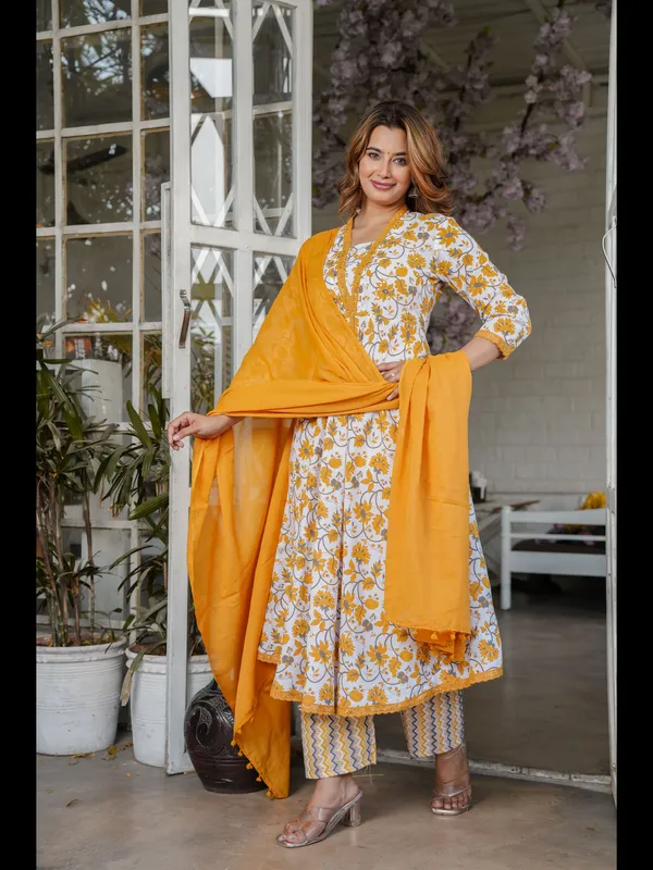 Red_Printed_Cotton_Anarkali_Kurta_With_Pant_And_Dupatta