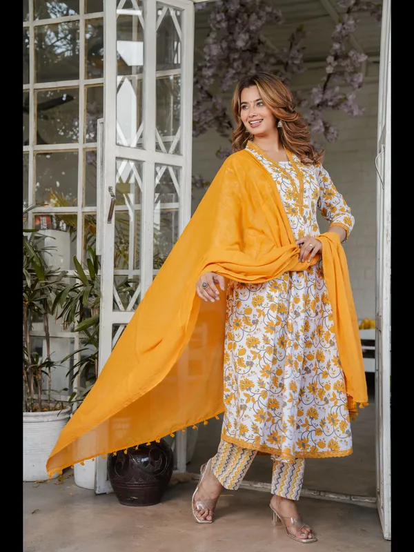 Red_Printed_Cotton_Anarkali_Kurta_With_Pant_And_Dupatta