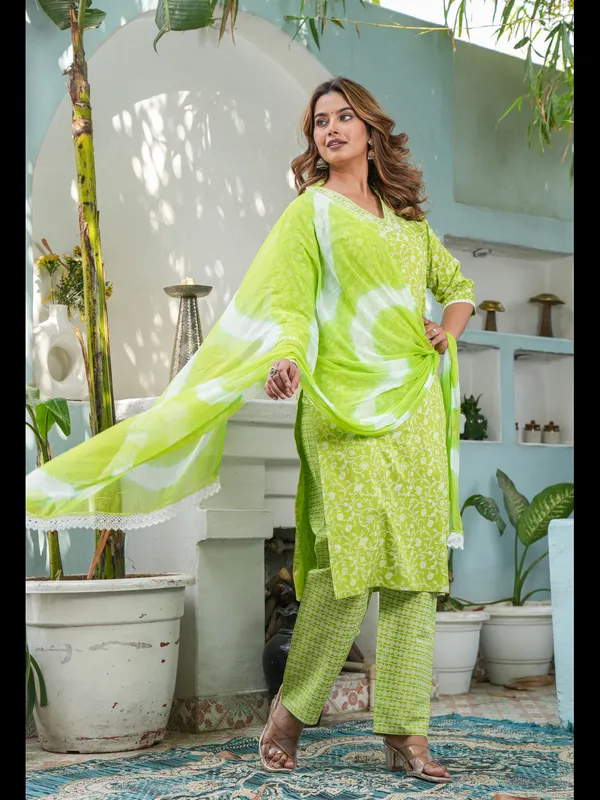Parrot_Green_Straight_Rayon_Printed_Kurta_With_Pant_And_Dupatta