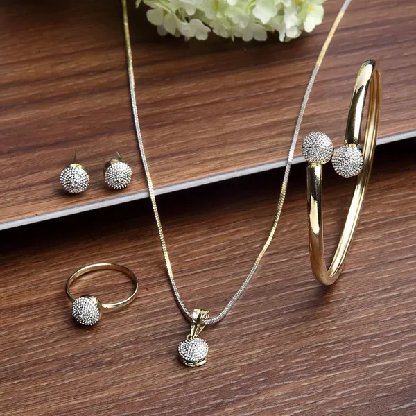 Gold_&_White_Necklace_Set_for_Women_|_Premium_Alloy_Necklace_for_Everyday_Use